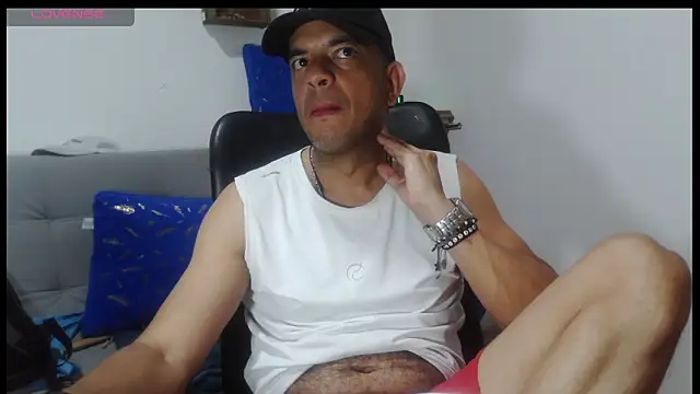 Snapshot of latinmartin73 chatting on March 28, 2026, 12:32 am latinmartin73 online show from March 28, 2026, 12:32 am