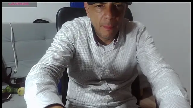 Snapshot of latinmartin73 chatting on April 8, 2026, 1:05 am latinmartin73 online show from April 8, 2026, 1:05 am