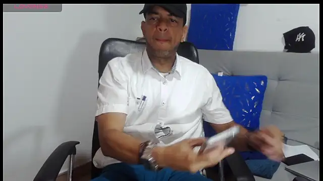 Snapshot of latinmartin73 chatting on April 11, 2026, 1:59 pm latinmartin73 online show from April 11, 2026, 1:59 pm