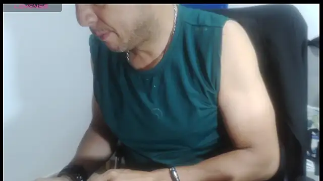 Snapshot of latinmartin73 chatting on April 17, 2026, 12:46 am latinmartin73 online show from April 17, 2026, 12:46 am