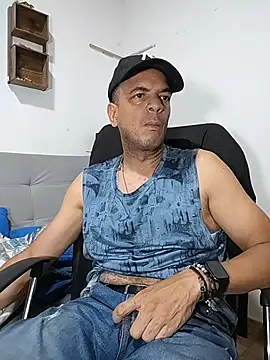 Snapshot of latinmartin73 chatting on April 24, 2026, 12:46 am latinmartin73 online show from April 24, 2026, 12:46 am