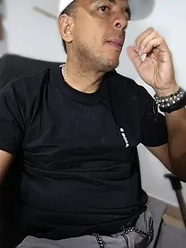 Snapshot of latinmartin73 chatting on April 26, 2026, 2:09 am latinmartin73 online show from April 26, 2026, 2:09 am