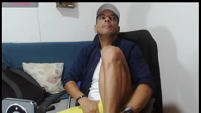 Snapshot of latinmartin73 chatting on May 11, 2026, 11:46 pm latinmartin73 online show from May 11, 2026, 11:46 pm