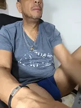 latinmartin73 online show from June 8, 2026, 3:23 pm