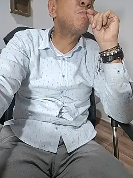 latinmartin73 online show from June 10, 2026, 12:55 am