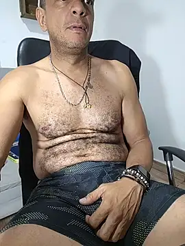 latinmartin73 online show from June 12, 2026, 1:15 am