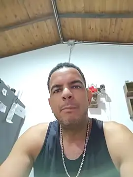 latinmartin73 online show from June 14, 2026, 4:47 am