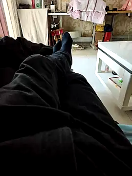 Snapshot of huzi518 chatting on February 24, 2025, 6:05 am huzi518 online show from February 24, 2025, 6:05 am