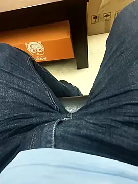 Snapshot of huzi518 chatting on September 15, 2025, 6:13 am huzi518 online show from September 15, 2025, 6:13 am