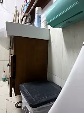 huzi518 online show from March 5, 2026, 12:45 pm