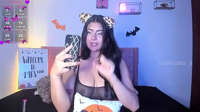 Snapshot of miakhalifaaa_ chatting on October 16, 2025, 10:00 pm miakhalifaaa online show from October 16, 2025, 10:00 pm