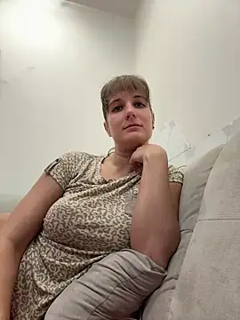 jennifer11772 online show from March 13, 2026, 12:34 pm