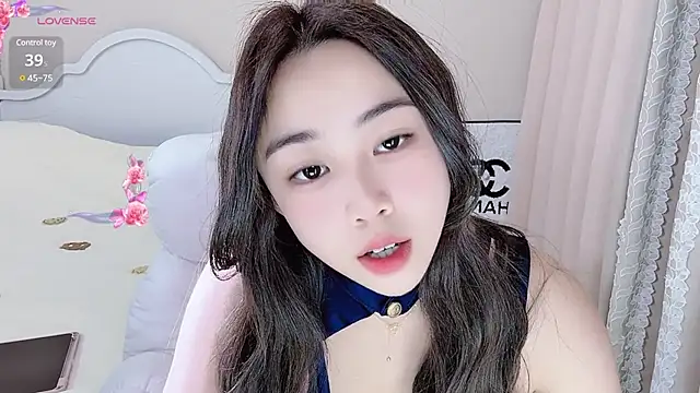 Snapshot of Caitlyn__ chatting on January 17, 2025, 12:21 pm Caitlyn online show from January 17, 2025, 12:21 pm