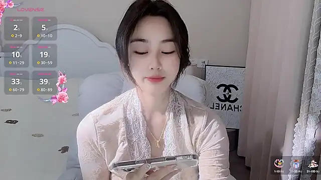 Snapshot of Caitlyn__ chatting on February 7, 2025, 11:23 am Caitlyn online show from February 7, 2025, 11:23 am