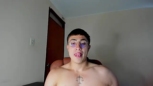 Leoknight online show from February 3, 2025, 9:18 pm