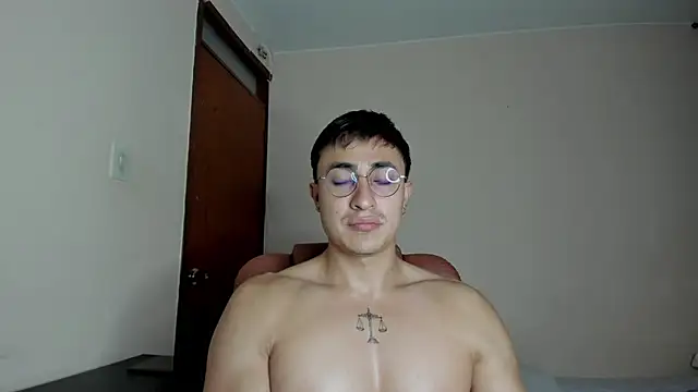 Leoknight online show from March 18, 2025, 12:38 am