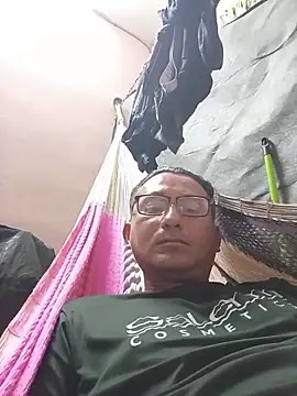 Snapshot of Andresguz35 chatting on October 16, 2025, 6:25 am Andresguz35 online show from October 16, 2025, 6:25 am