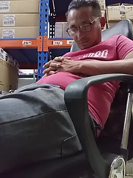 Snapshot of Andresguz35 chatting on October 18, 2025, 5:03 pm Andresguz35 online show from October 18, 2025, 5:03 pm