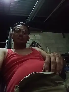 Snapshot of Andresguz35 chatting on November 9, 2025, 4:00 am Andresguz35 online show from November 9, 2025, 4:00 am