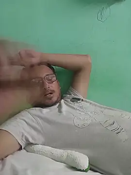 Snapshot of Andresguz35 chatting on November 17, 2025, 3:12 am Andresguz35 online show from November 17, 2025, 3:12 am