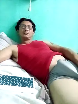 Andresguz35 online show from February 11, 2026, 4:17 am