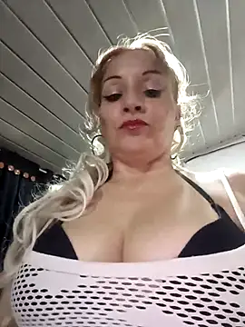 Snapshot of Fenix_528 chatting on December 20, 2025, 11:01 pm Fenix 528 online show from December 20, 2025, 11:01 pm