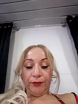 Snapshot of Fenix_528 chatting on April 19, 2026, 1:05 am Fenix 528 online show from April 19, 2026, 1:05 am