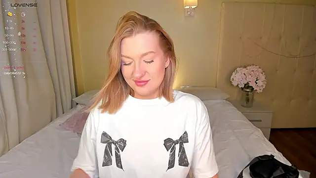 Snapshot of Emma__Leee chatting on February 24, 2025, 1:02 am Emma Leee online show from February 24, 2025, 1:02 am