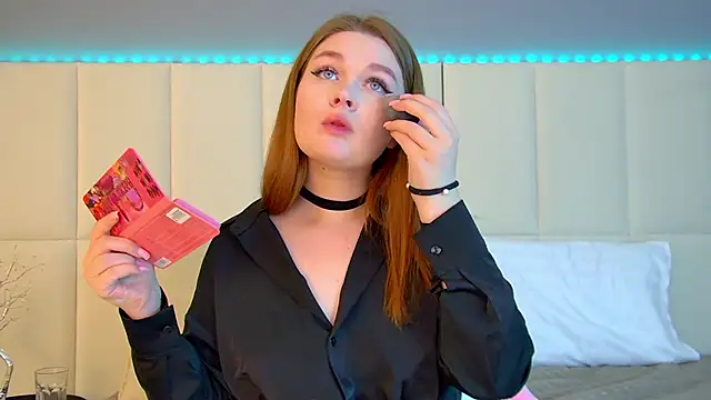 Snapshot of CrystalLyons chatting on March 2, 2025, 3:37 pm CrystalLyons online show from March 2, 2025, 3:37 pm