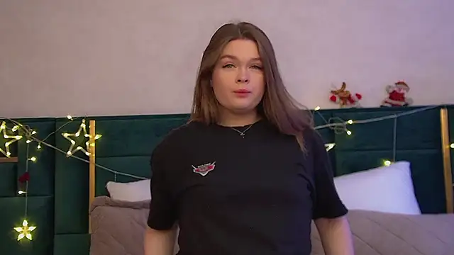 CrystalLyons online show from December 18, 2025, 6:19 am