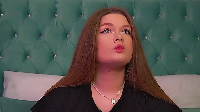 CrystalLyons online show from February 19, 2026, 6:09 am