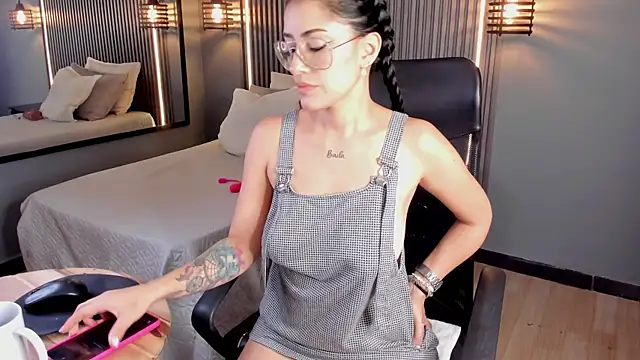 Snapshot of aura-baker chatting on February 5, 2025, 3:42 pm aura-baker online show from February 5, 2025, 3:42 pm