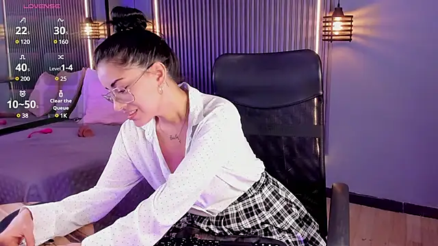 Snapshot of aura-baker chatting on February 19, 2025, 12:11 pm aura-baker online show from February 19, 2025, 12:11 pm