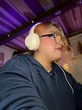 SophiaWeestt99 online show from April 27, 2026, 5:27 am