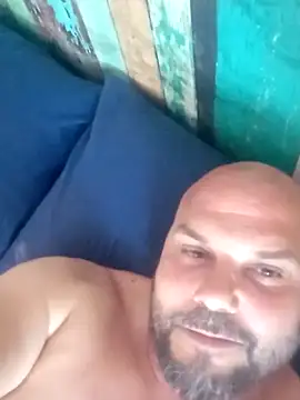 Snapshot of Javierchico chatting on May 17, 2026, 6:15 pm Javierchico online show from May 17, 2026, 6:15 pm