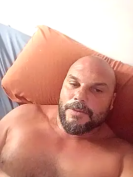 Snapshot of Javierchico chatting on June 24, 2026, 3:44 pm Javierchico online show from June 24, 2026, 3:44 pm