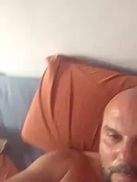 Snapshot of Javierchico chatting on July 28, 2026, 4:05 pm Javierchico online show from July 28, 2026, 4:05 pm