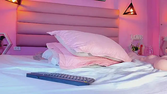 Snapshot of Katta_Gil chatting on March 22, 2025, 8:15 pm Katta Gil online show from March 22, 2025, 8:15 pm