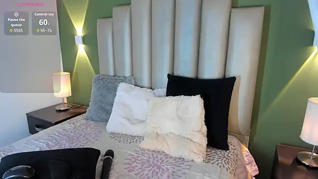 Snapshot of Emmawattsom chatting on November 27, 2025, 12:29 pm Emmawattsom online show from November 27, 2025, 12:29 pm