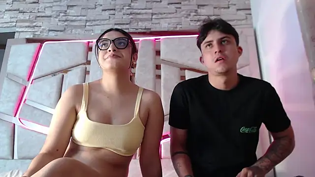 Snapshot of mia_and_austin chatting on January 16, 2025, 2:09 am mia and austin online show from January 16, 2025, 2:09 am