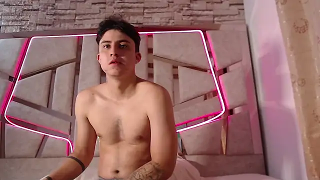 Snapshot of mia_and_austin chatting on February 6, 2025, 2:22 am mia and austin online show from February 6, 2025, 2:22 am