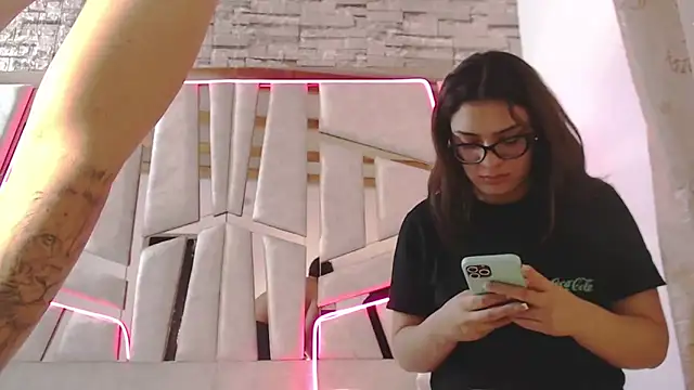 Snapshot of mia_and_austin chatting on February 13, 2025, 11:06 am mia and austin online show from February 13, 2025, 11:06 am