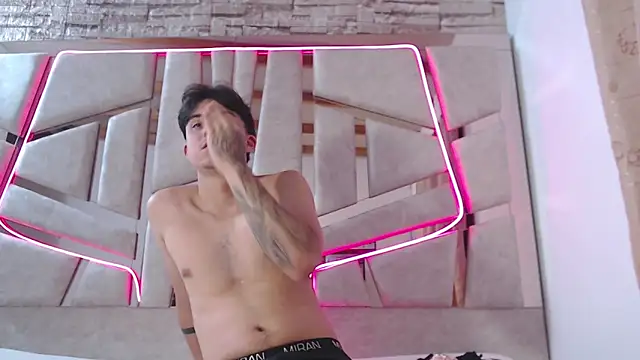 Snapshot of mia_and_austin chatting on March 23, 2025, 12:47 am mia and austin online show from March 23, 2025, 12:47 am