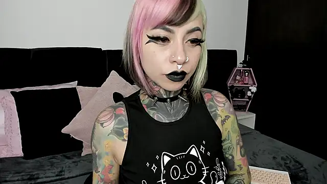 Snapshot of NikkiRamone chatting on February 13, 2025, 2:34 am NikkiRamone online show from February 13, 2025, 2:34 am