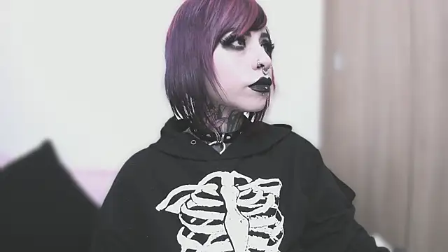 Snapshot of NikkiRamone chatting on September 9, 2025, 11:32 am NikkiRamone online show from September 9, 2025, 11:32 am