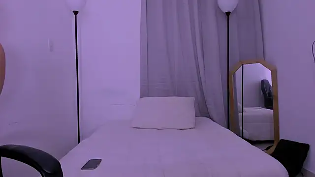 Snapshot of Miiafoxxx chatting on December 23, 2024, 1:51 am Miiafoxxx online show from December 23, 2024, 1:51 am