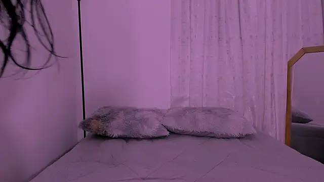 Snapshot of Miiafoxxx chatting on March 4, 2025, 12:39 am Miiafoxxx online show from March 4, 2025, 12:39 am