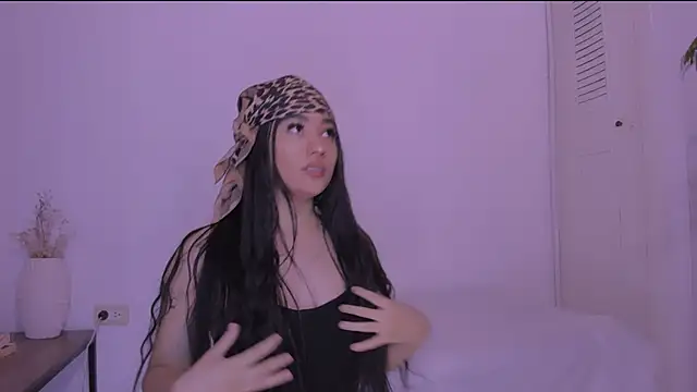 Snapshot of Miiafoxxx chatting on September 28, 2025, 2:28 am Miiafoxxx online show from September 28, 2025, 2:28 am