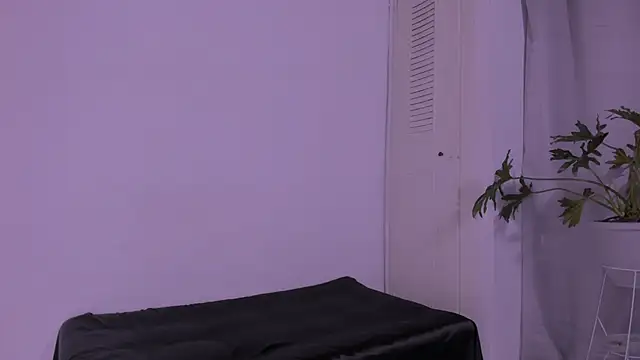 Snapshot of Miiafoxxx chatting on October 25, 2025, 2:19 am Miiafoxxx online show from October 25, 2025, 2:19 am