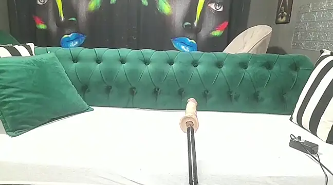 Snapshot of Bitter_ chatting on December 21, 2024, 3:53 pm Bitter online show from December 21, 2024, 3:53 pm